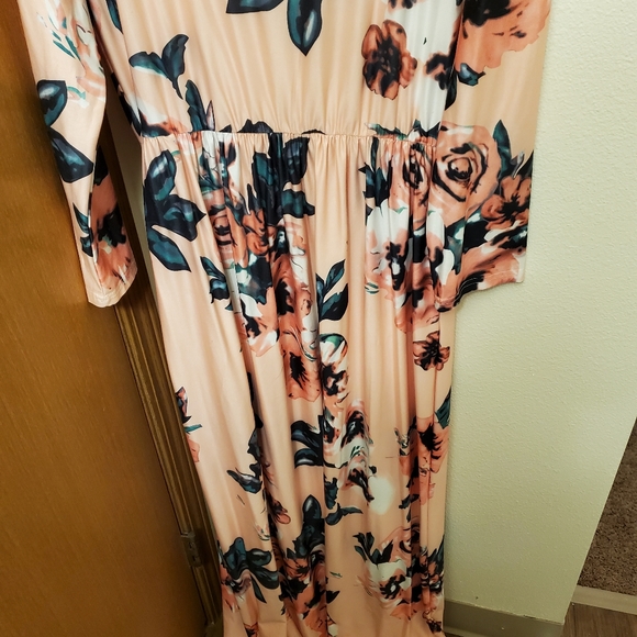 Beautiful and comfortable dress - Picture 3 of 6